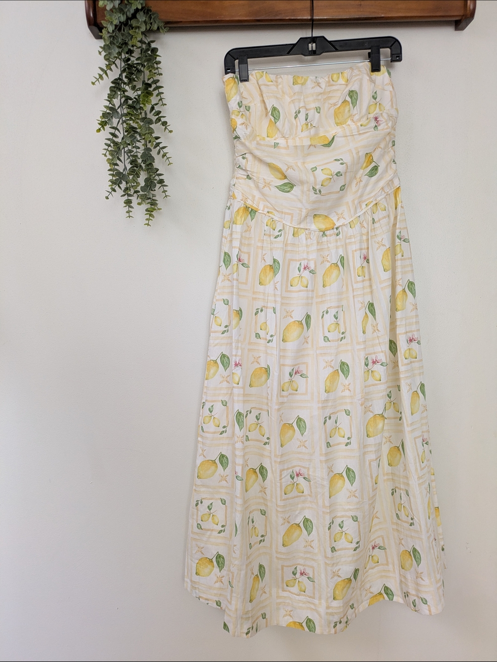 Petal and Pup Lemon Print Cintrico Midi Dress - Perfect for European Summer - Picture 3 of 5